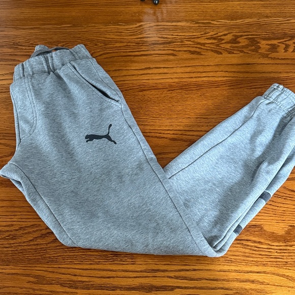 Puma woman’s Light Gray Sweatpants - Picture 2 of 6